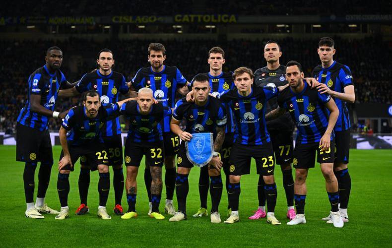 高尔夫友谊赛焦点战：漠南天狼队读秒扳平漠南白虎队，客场强势带走胜利。中场绞杀压制对手的简单介绍九游游戏中心APP下载