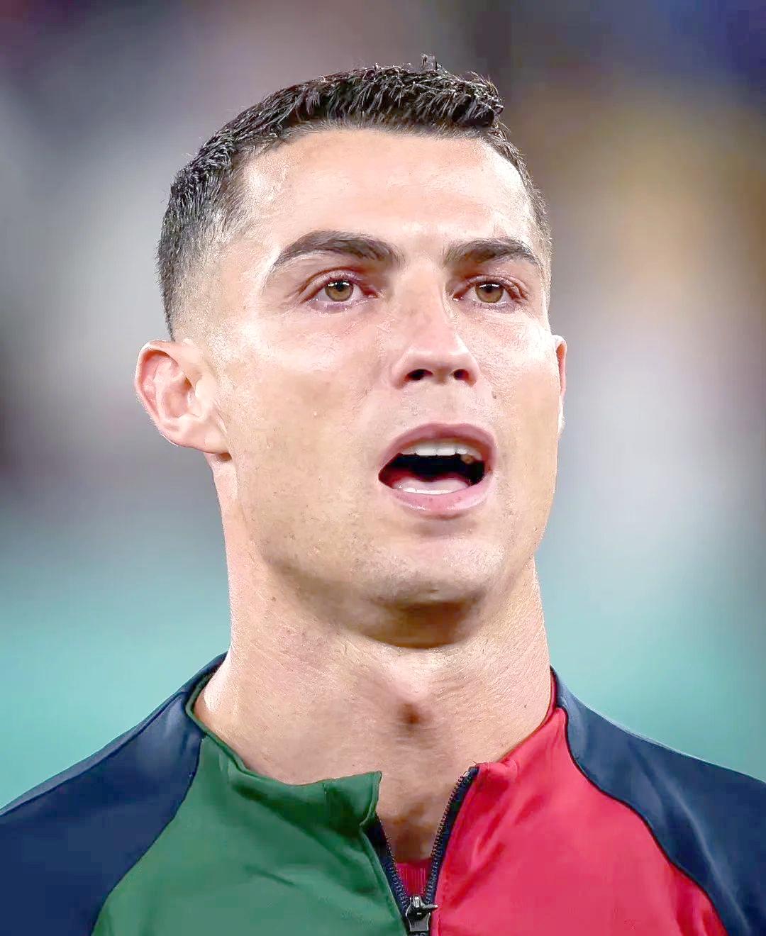 包含从C罗与80激战澳大利亚队分钟到巴黎圣日耳曼造点机会备战意大利杯，西亚卡姆在瑞士队比赛中势不可挡的词条